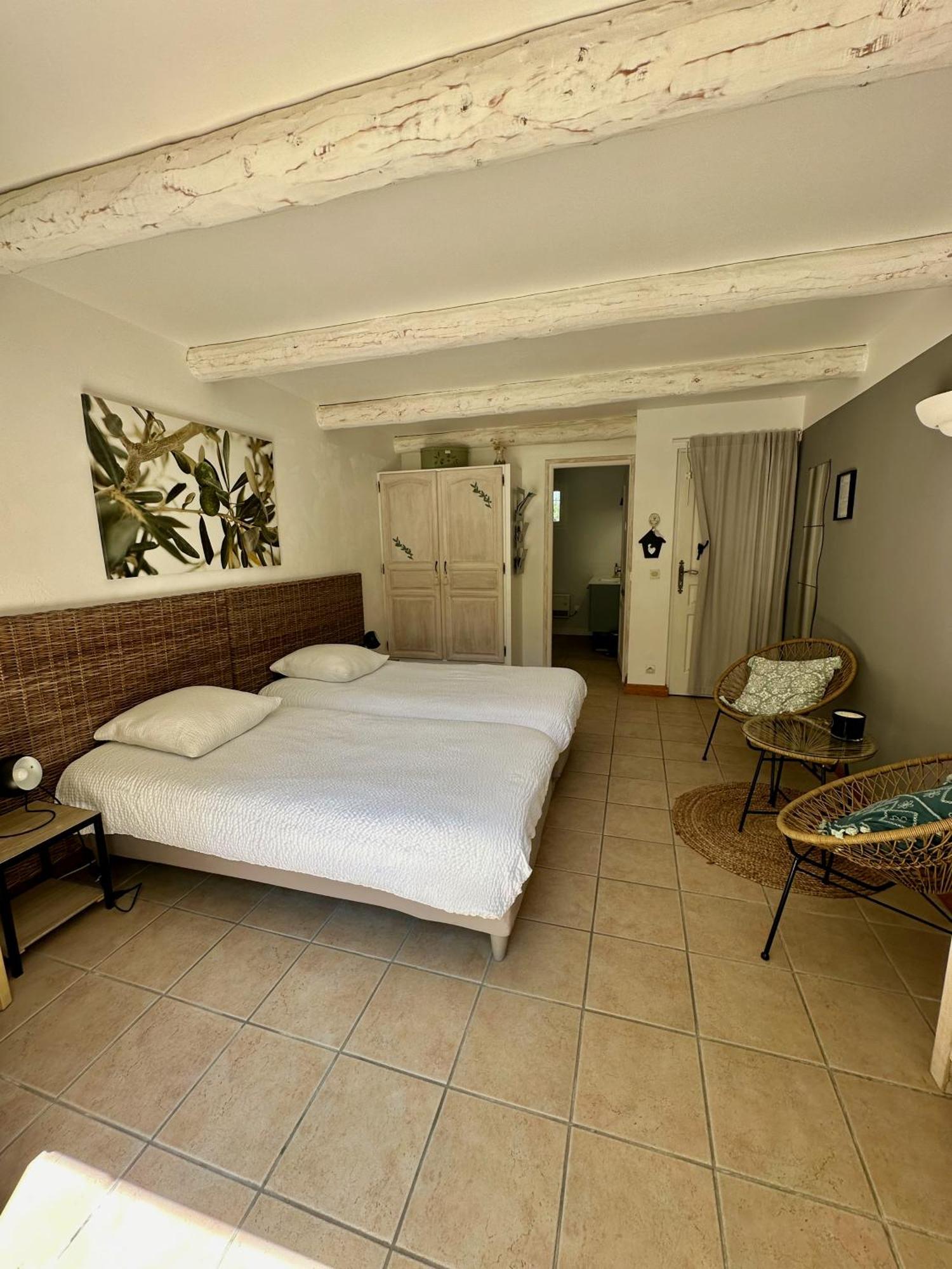 Pierres-Blanches Hotel Venasque Bilik gambar